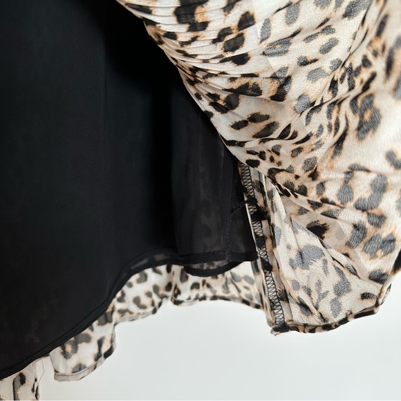 Banana Republic | Mini Skirt Pleated - Picture 4 of 9